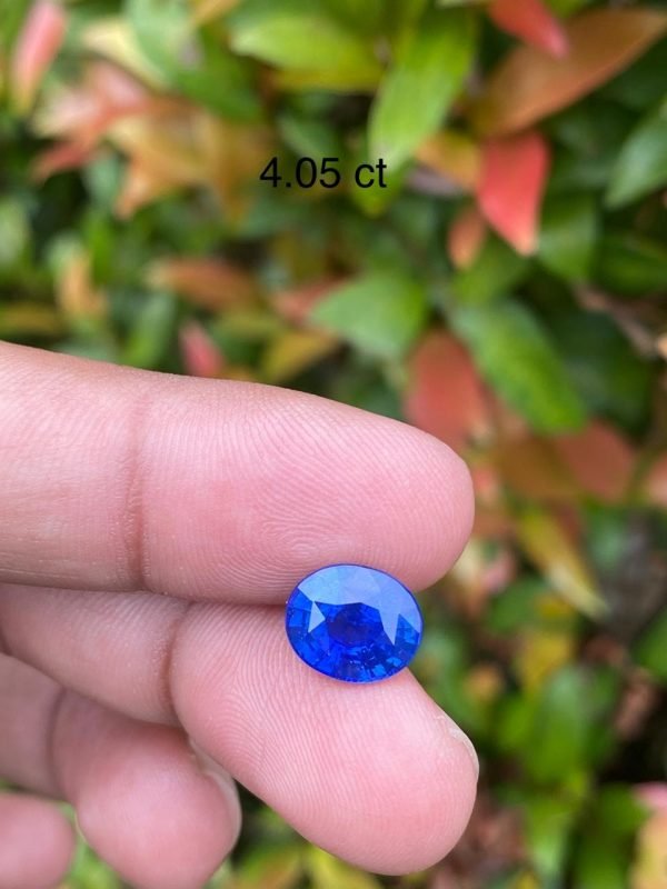 Blue Sapphire - 4.05 carats