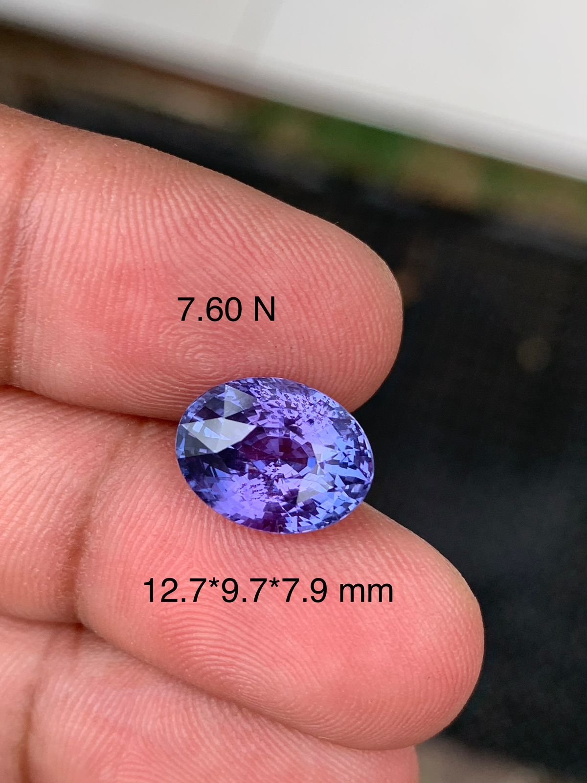 Bicolor sapphire - 7.60 carats